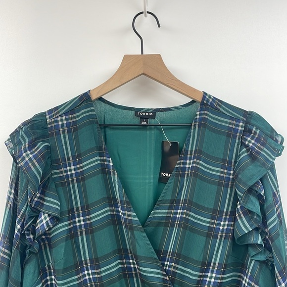 NWT Torrid Chiffon Ruffled Surplice V-Neck Faux Wrap Peplum Crop Blouse Green 1X - Picture 4 of 11